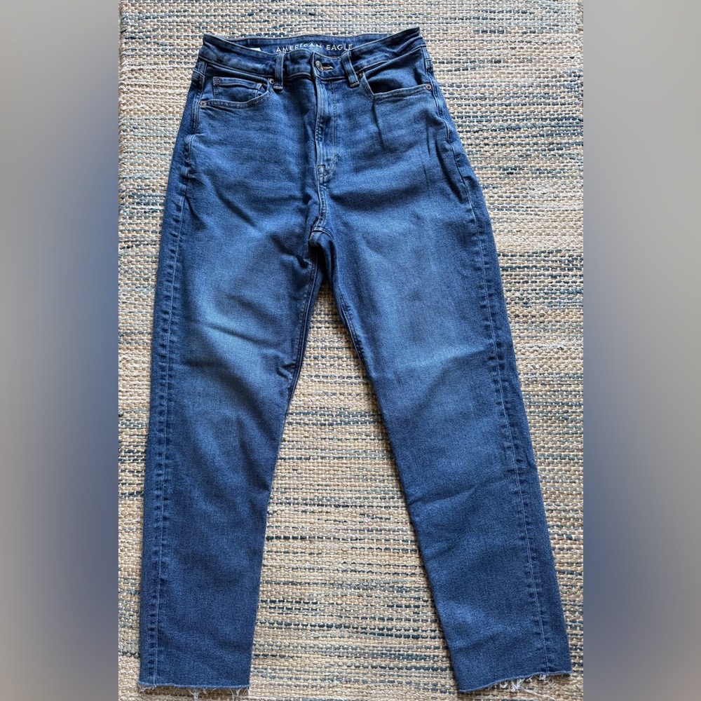 Women's American Eagle Ankle Length Mom Jean